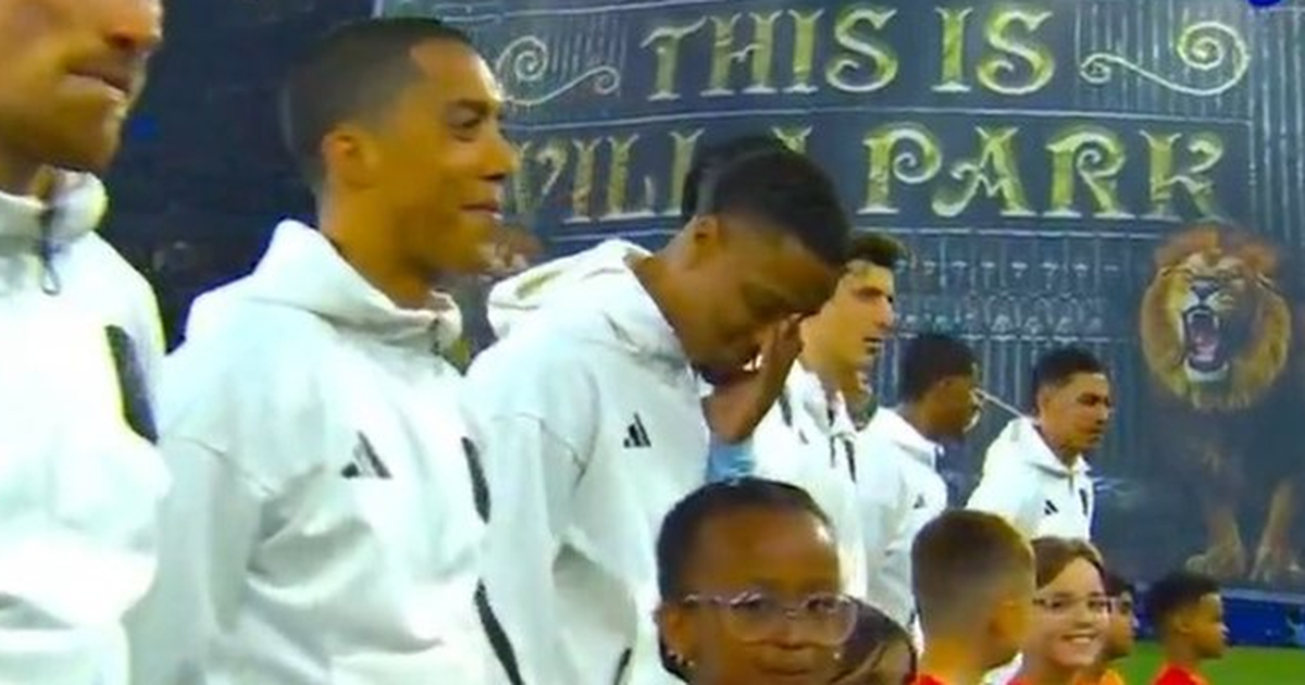 VIDEO  UEFA bëhet  lëmsh  në Champions League  lojtarët nuk mbajnë dot të qeshurat