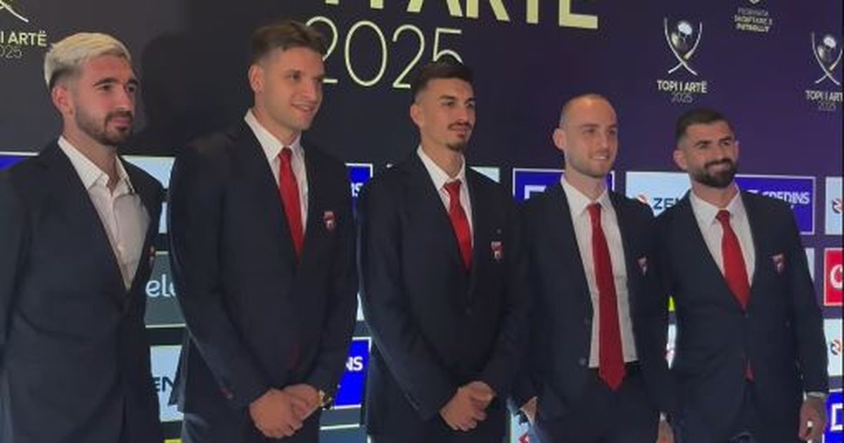 VIDEO  Pak minuta para nisjes së Mbrëmjes Gala për  Topin e Artë  futbollistët e Kombëtares rreshtohen krah njëri tjetrit