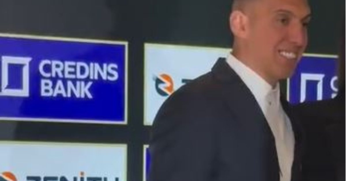 VIDEO  Shkaktoi  tërmet  me paratë e hedhura në dasmën e motrës  Myrto Uzuni në ceremoninë e  Topit të Artë  shoqërohet nga 