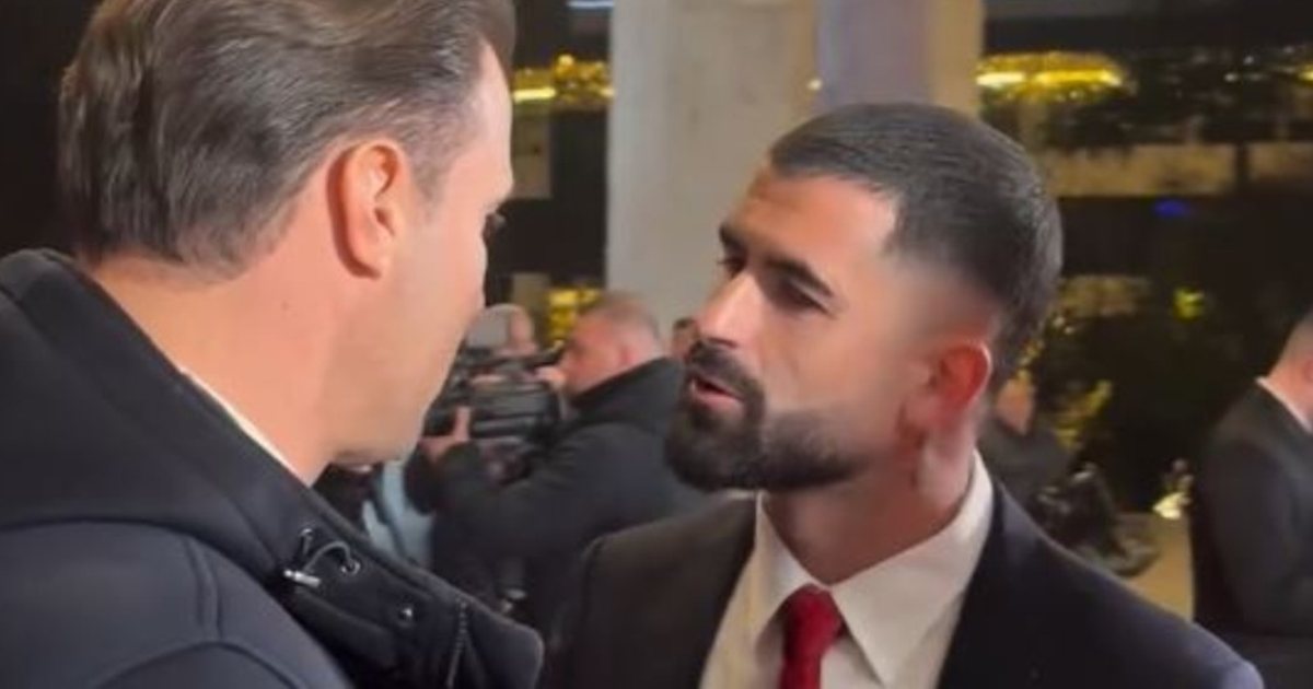 VIDEO  I theu rekordin me Kombëtaren  Lorik Cana takohet me Elseid Hysajn para  Teatrit të Operas dhe Baletit 