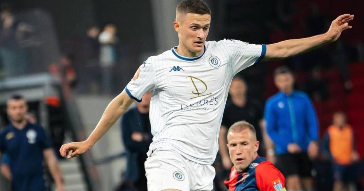 FOTOLAJM  Babait të Baton Zabërgjës nuk i  del inati    ironizon  Bekim Balajn për  Topin e Artë 2025 