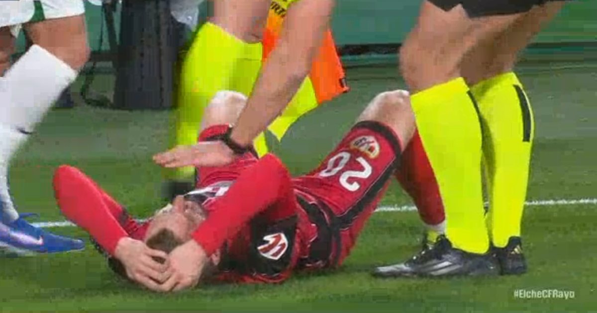 VIDEO  Momente paniku për mbrojtësin e Shqipërisë  largohet nga fusha mes dhimbjesh të forta