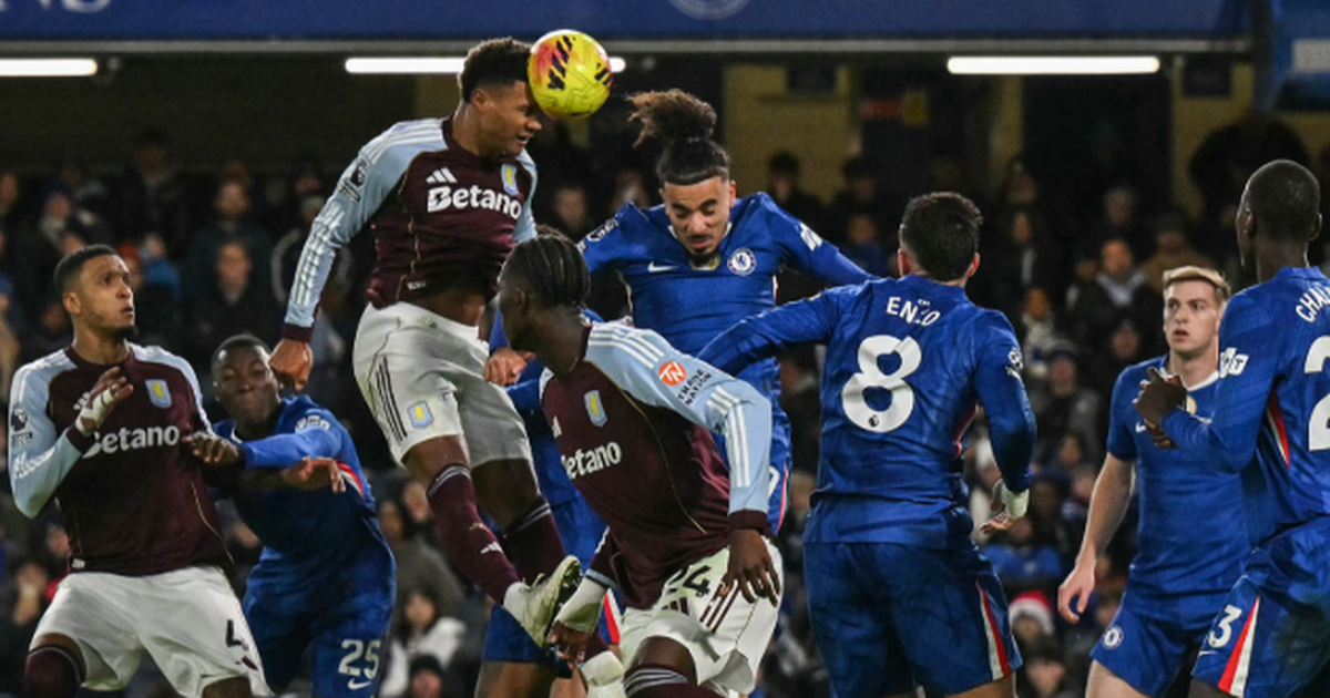 Pas Manchester United  Aston Villa  kafshon  Chelsea dhe  kërcënon  Arsenalin në krye të tabelës