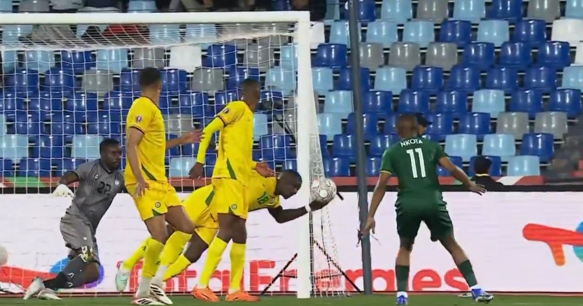 VIDEO  Ka luajtur kundër Armando Brojës në Premier League  mesfushori afrikan shkakton SKANDAL me penllatinë e qëllimshme