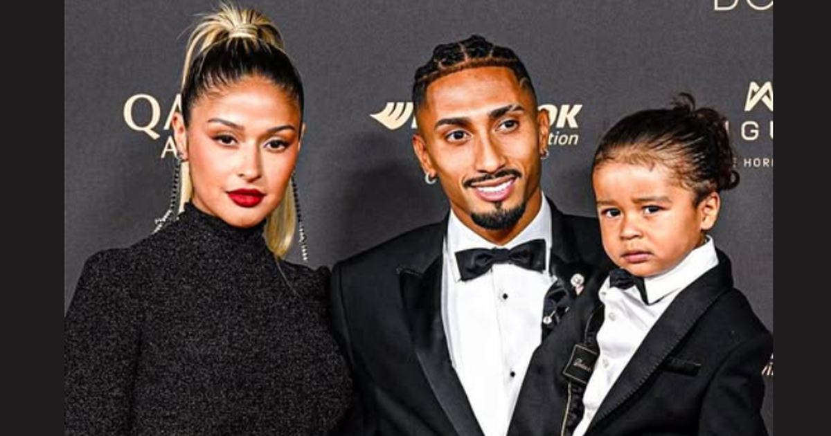 FOTOLAJM  Kartolinë urimi nga Raphinha  sulmuesi i Barcelonës shijon festat me familjen