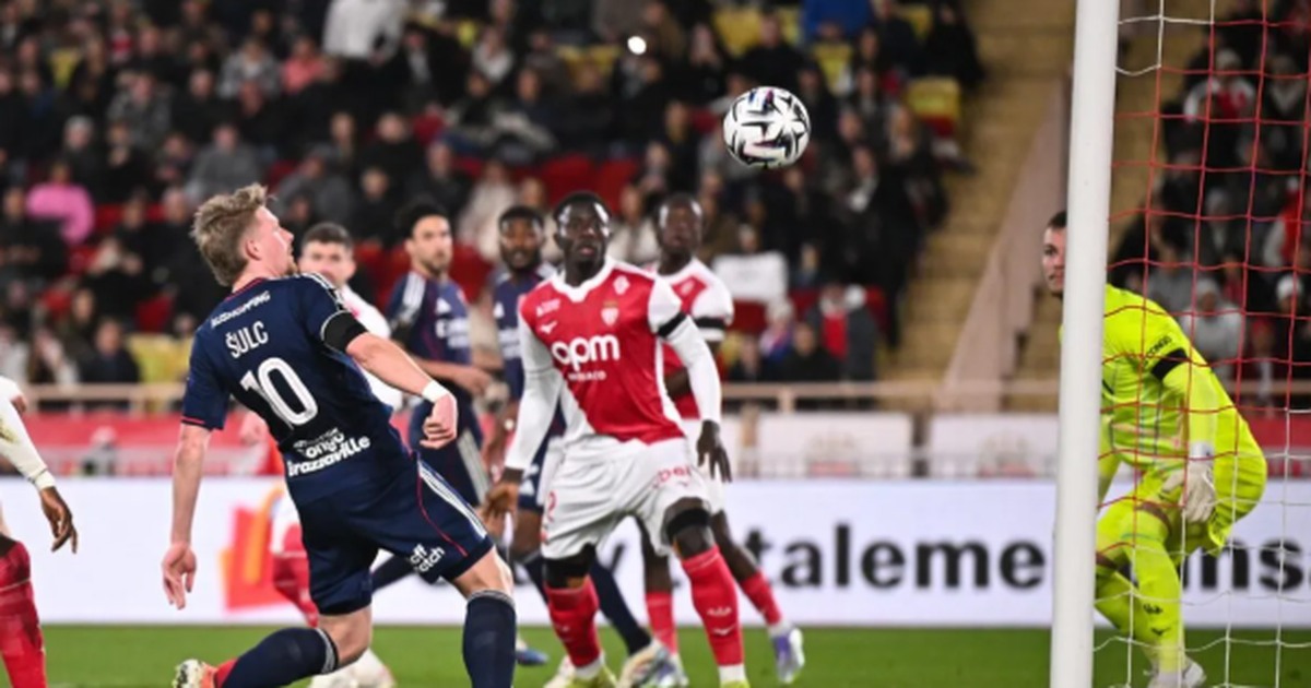 VIDEO  Lyon  pushton  Monacon në mes të Principatës  nuk mungojnë tensionet dhe kartoni i kuq