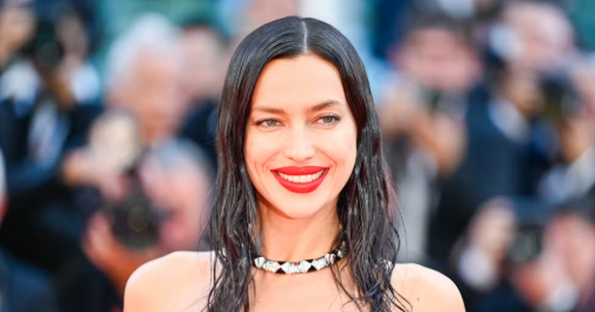 Vitet kalojnë por ish partnerja e Cristiano Ronaldo s është në superformë  Irina Shayk  ndez  rrjetin me fotot e fundit