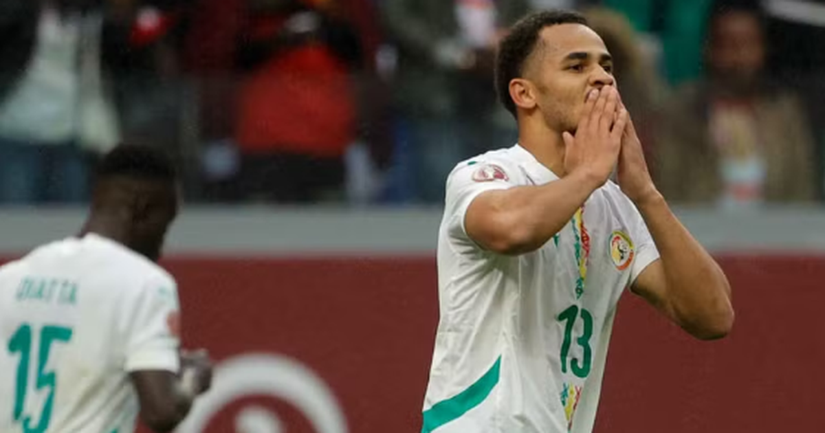 VIDEO  Mes kartonësh dhe polemikash  Senegali afrohet me trofeun  Maroku i  falet  yllit të Real Madrid ndaj Kamerunit