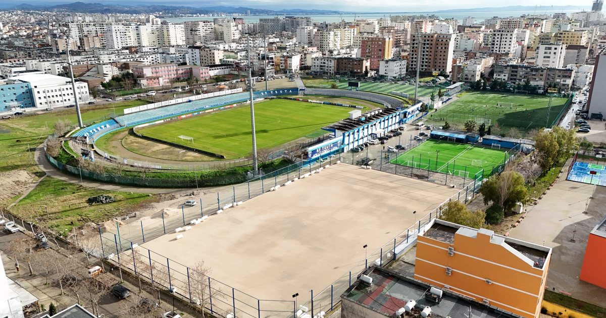 Një fushë e re futbolli po merr formë  FSHF nis së shpejti shtrimin e tapetit sintetik