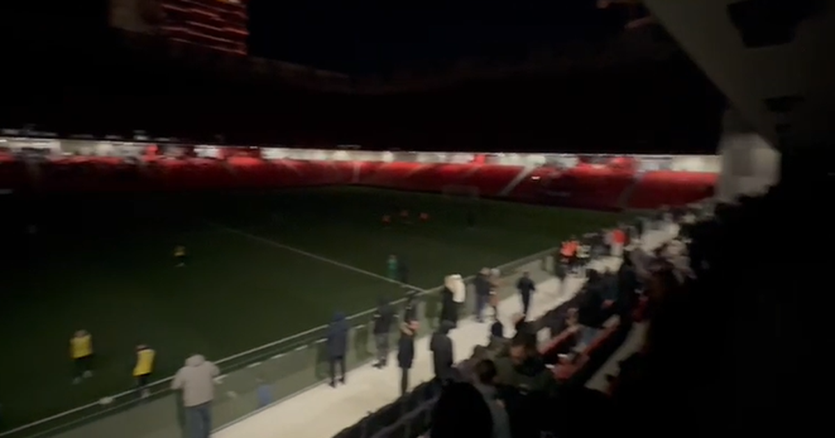 Probleme me energjinë elektrike në  Air Albania   sfida Dinamo   Vllaznia mbetet në errësirë  VIDEO 