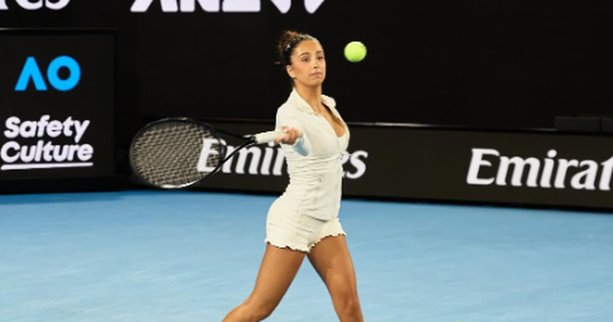 Me raketë tenisi në dorë dhe shumë tërheqëse  influencerja e njohur  huton  ndjekësit me paraqitjen e saj në  Australian Open 