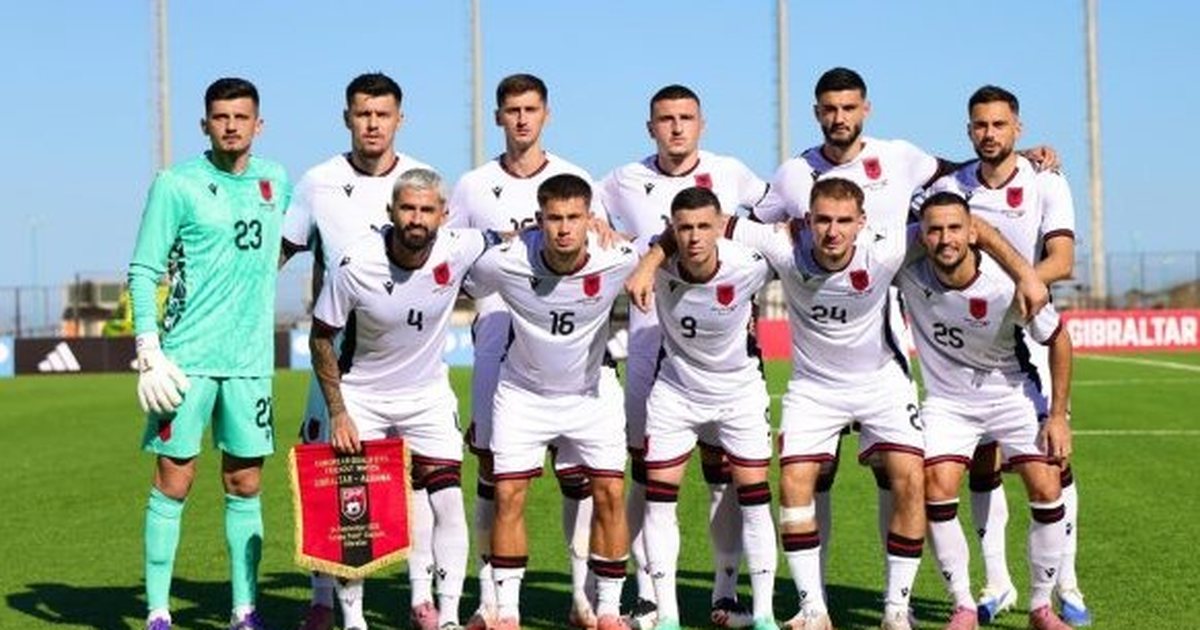 ZYRTARE  Lanë me  gisht në gojë  Manchester United  klubi anglez prezanton mbrojtësin e Kombëtares në ring boksi