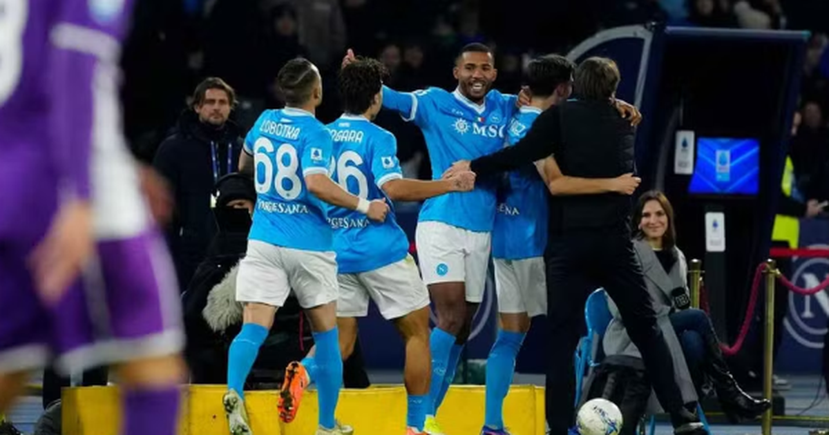 VIDEO  Kërkues në fushë dhe del me fitore përballë Fiorentinës  Napoli  flirton  me vendin e dytë