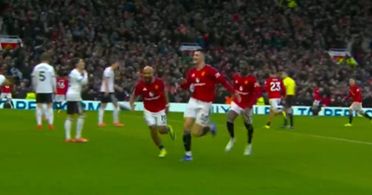 VIDEO  Spektakël golash në  Old Trafford   Manchester United fiton në  frymën e fundit  përballë Fulham