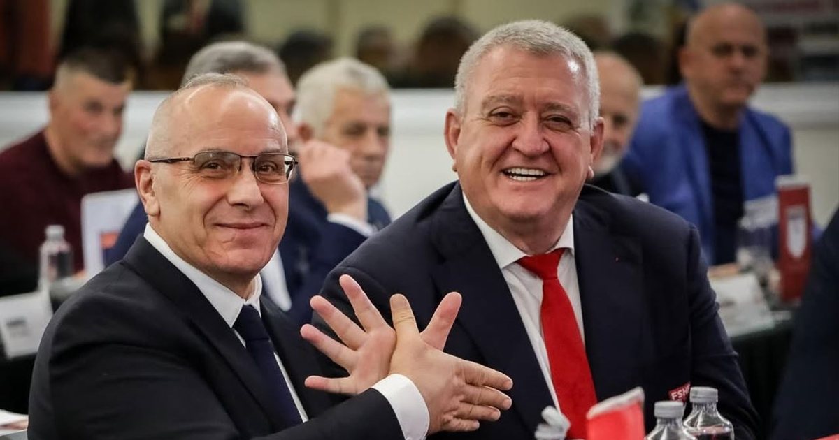 Foto krah Agim Ademit dhe me simbolin e shqiponjës  Armand Duka uron 17 shkurtin  Për ata që besuan e sakrifikuan  sot Kosova jeton e lirë