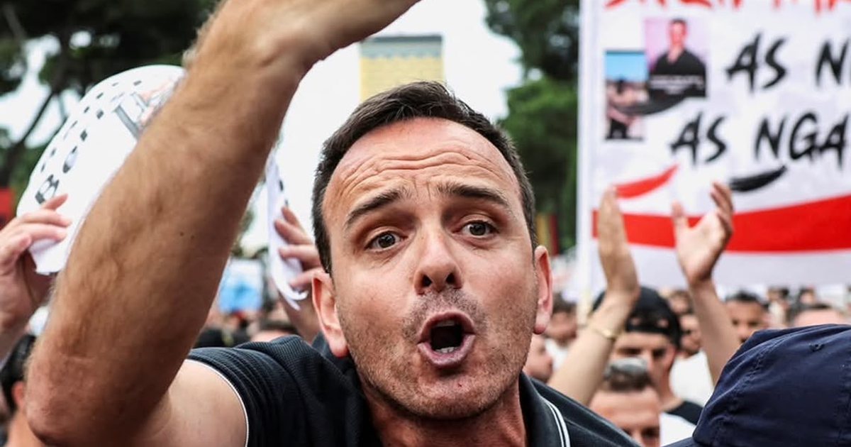 FOTOLAJM  Protestat në Tiranë  gjyqtari i njohur i kampionatit shqiptar kryefjalë te BBC  mbështetës i flaktë i PD