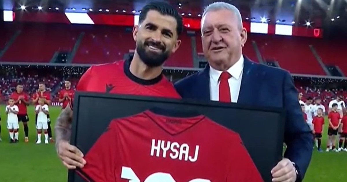 VIDEO  Paraqitja e 100 të me Kombëtaren  Elseid Hysaj nderohet nga presidenti Armand Duka