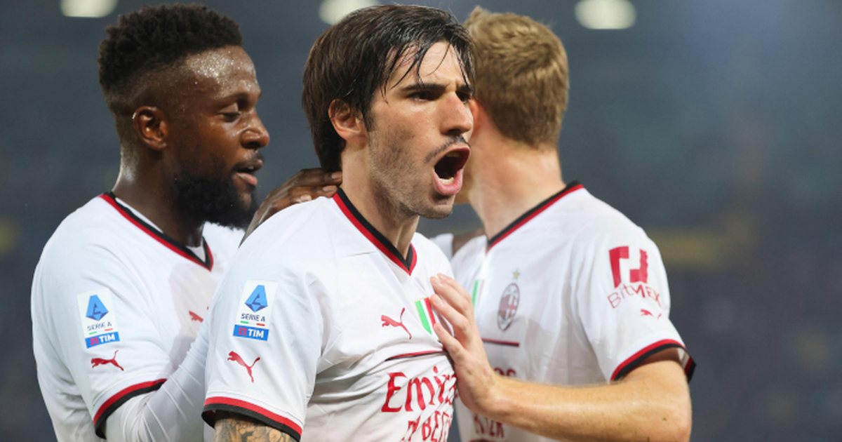 ZYRTARE   Rrufe  në qiell të hapur  ish i i Milan lë futbollin papritur