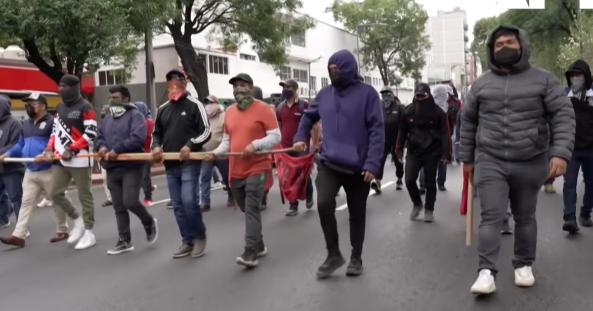 VIDEO  Protesta masive në Mexico City  frikë për kaos para ndeshjes hapëse të Botërorit