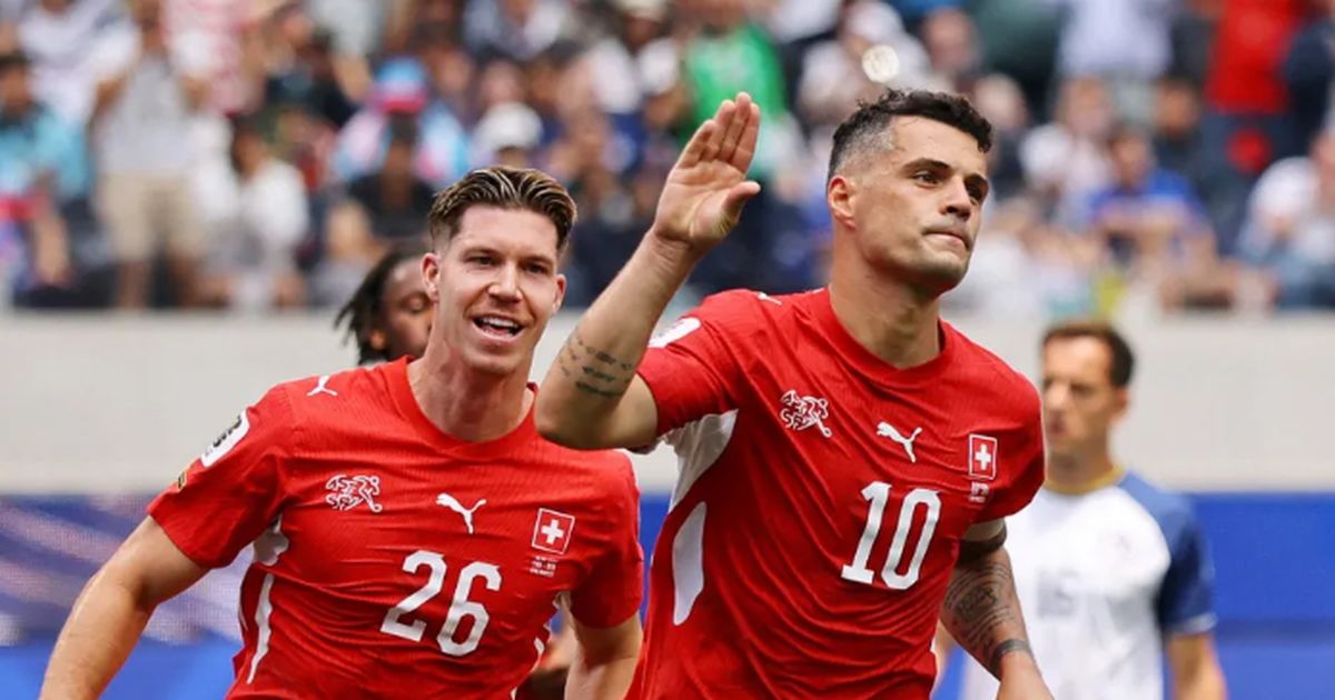 I hoqi  shansin  e artë shokut të ekipit  Granit Xhaka SULMOHET nga Ibrahimovic  Mos fol për lidership  Më trego veprimet  jo shiritin e kapitenit