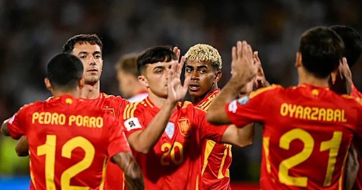 Spanja për të  hedhur pas krahëve  befasinë në sfidën hapëse  Belgjika dhe Irani duan triumfin e parë në Kupën e Botës  AXHENDA 
