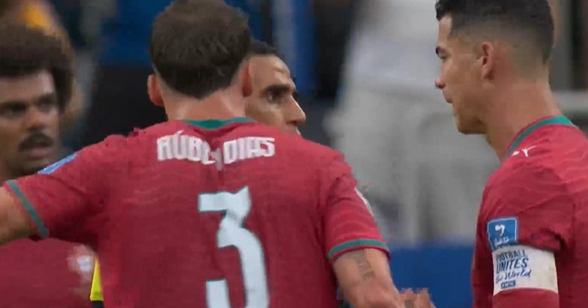 LIVE  Ronaldo  tërbohet  me arbitrin  luzitanët i  shpëton  VAR i ndaj Uzbekistanit  VIDEO 
