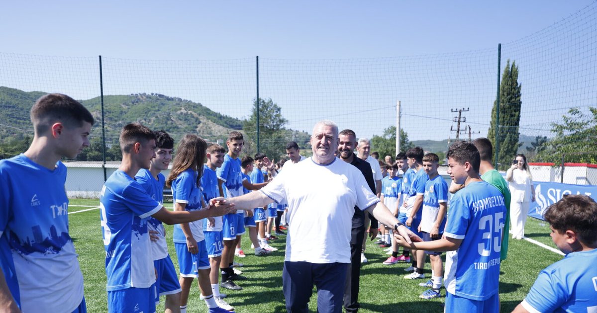 Presidenti Duka inauguron fushën e re në Picallë  Investim për fëmijët  të rinjtë dhe të ardhmen e futbollit