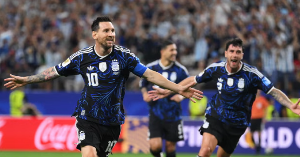 GRUPI J  Leo Messi merr  për dore  sërish Argjentinën dhe e mbyll me pikë të plota  kualifikohen edhe dy kombëtaret e tjera  VIDEO 