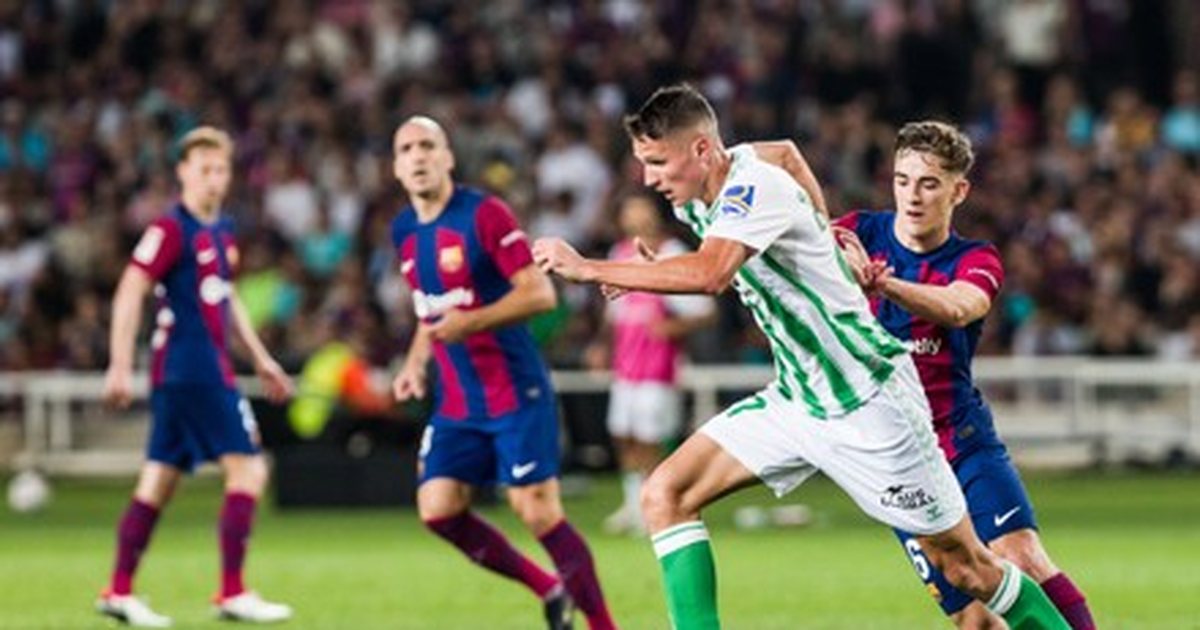 ZYRTARE  Sporting Lisbona  godet  në merkato  firmos me ish mesfushorin e Barcelonës