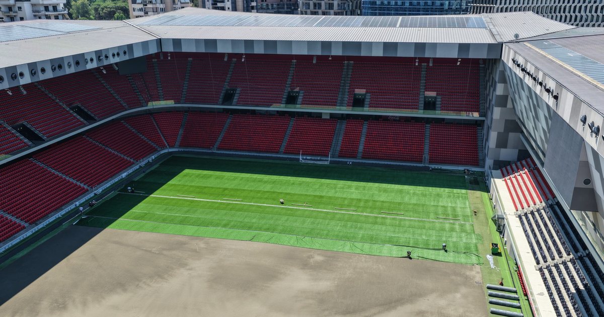 Përgatitjet për Euro 2027 dhe sezonin e ri  nis shtrimi i tapetit të ri në stadiumin  Air Albania 