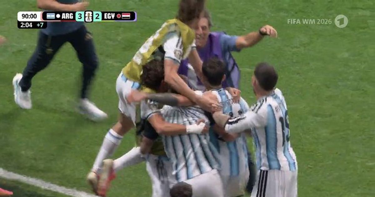 VIDEO  Argjentina nga  ferri  në  parajsë   Përmbysje spektakolare ndaj Egjiptit  Leo Messi merr  për dore  kombëtaren e tij