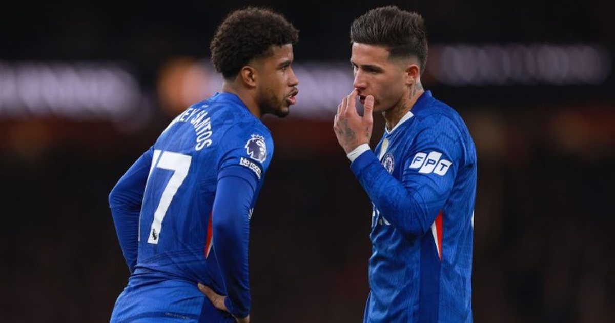 E KRYER   Tradhti  brenda Premier League  mesfushori braktis Chelsea n dhe vishet i kuq