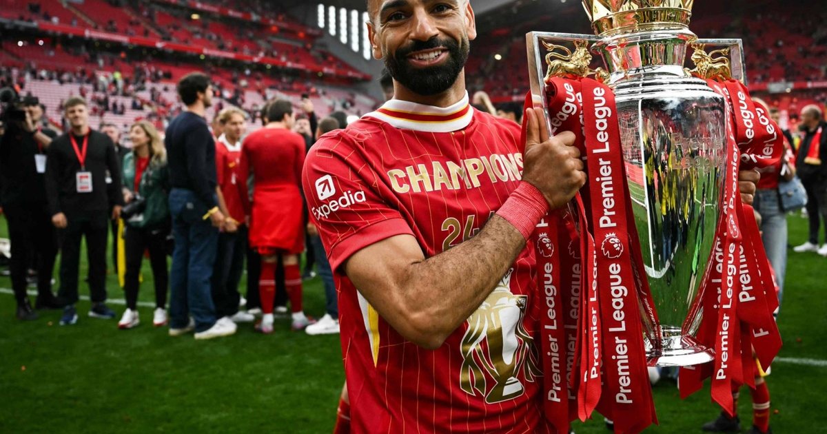 VIDEO  Tifozët e Besiktas nuk kënaqen vetëm me Trossard  i kërkojnë në kor presidentit transferimin e Mo Salah