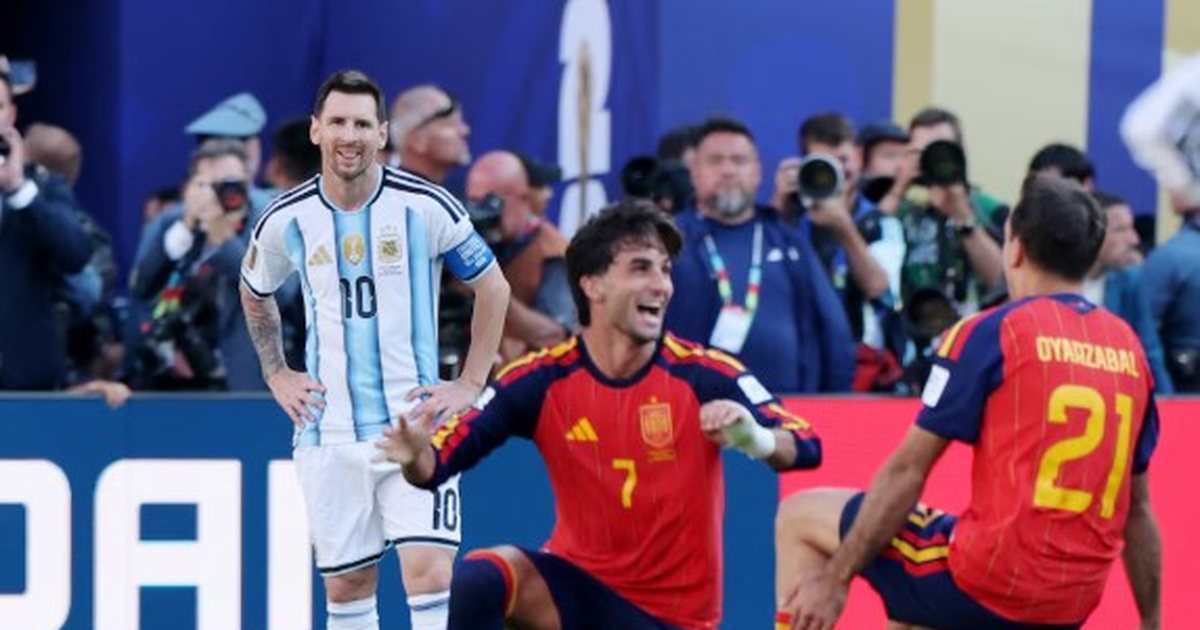 Fitorja e Spanjës në finale  mediat në Argjentinë  elozhe  kampionëve të botë  Skuadra jonë u vu në vështirësi  kundërshtari e meritoi