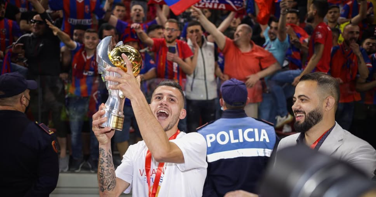 ZYRTARE  Ka fituar tre herë Kupën e Shqipërisë  ish sulmuesi i Vllaznisë LË FUTBOLLIN në moshën 32 vjeçare