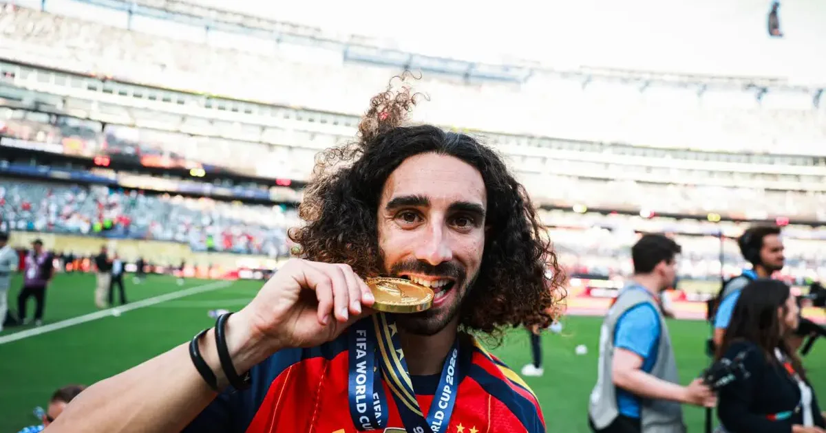 Cucurella mban premtimin  bën tatuazh De la Fuenten me trofeun e Kupës së Botës