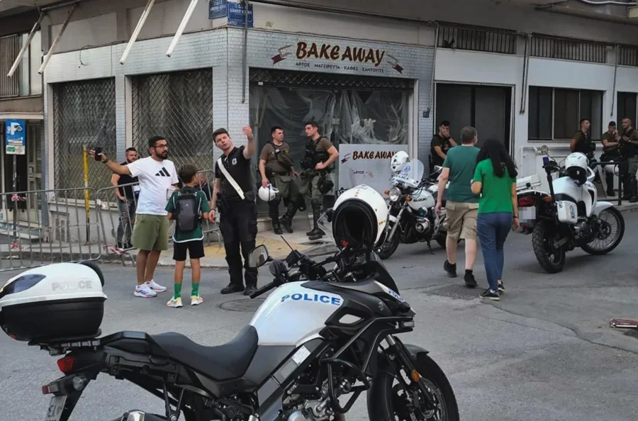 PAMJE/ Të shtëna me armë zjarri jashtë stadiumit, tre