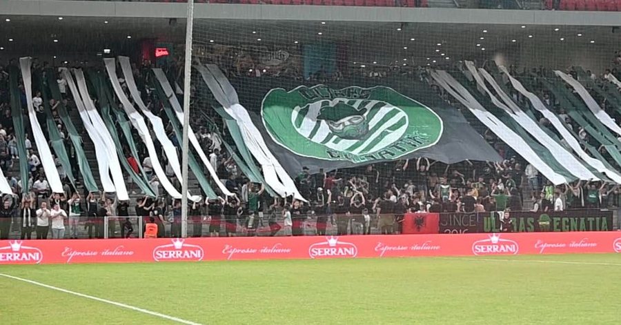 Rrogozhinasit duan t'i vendosin në stivë trofetë, ULTRAS