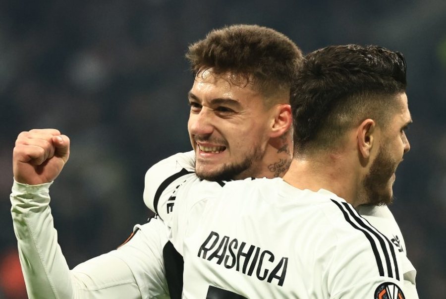 Formacionet zyrtare të Konyaspor-Besiktas/ Muçi sërish në