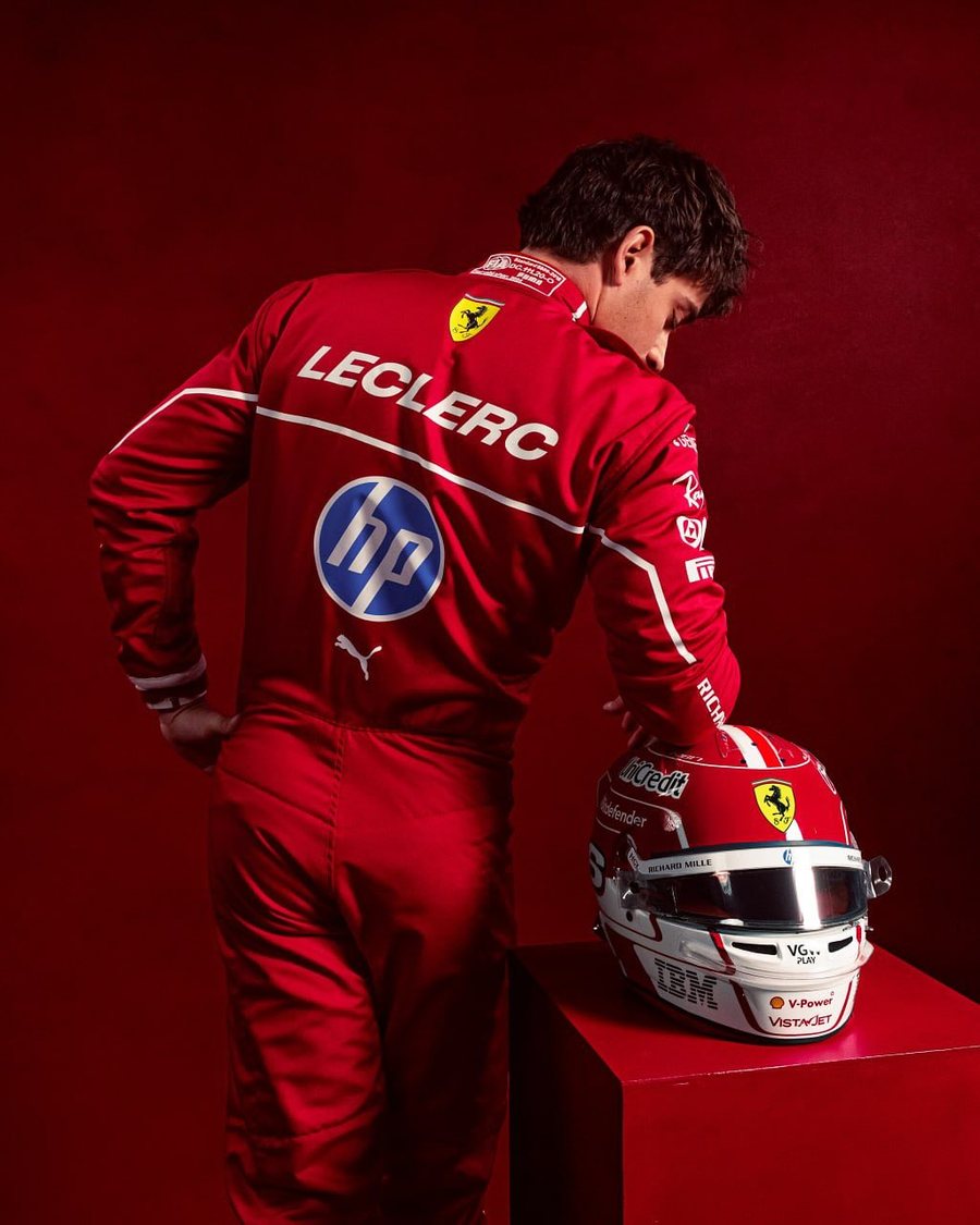 Hamilton dhe Leclerc si modelë, Ferrari prezanton uniformat për vitin