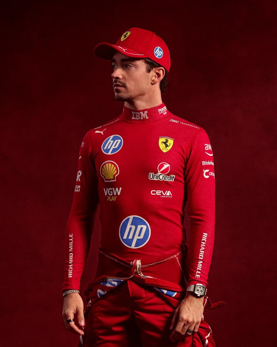 Hamilton dhe Leclerc si modelë, Ferrari prezanton uniformat për vitin