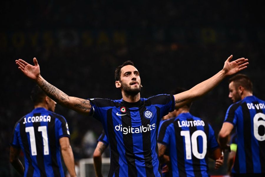 Sfidë brenda sfidës mes “regjisorëve” Calhanoglu dhe