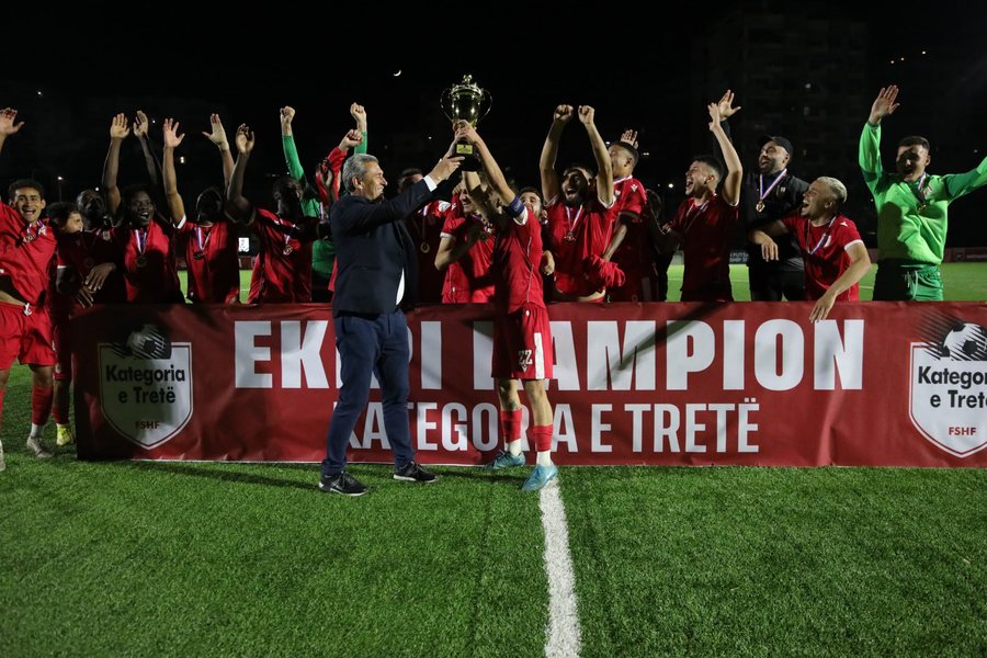 Triumfon mes 5 golash, Bylisi shpallet kampion dhe ngrejnë lart trofeun