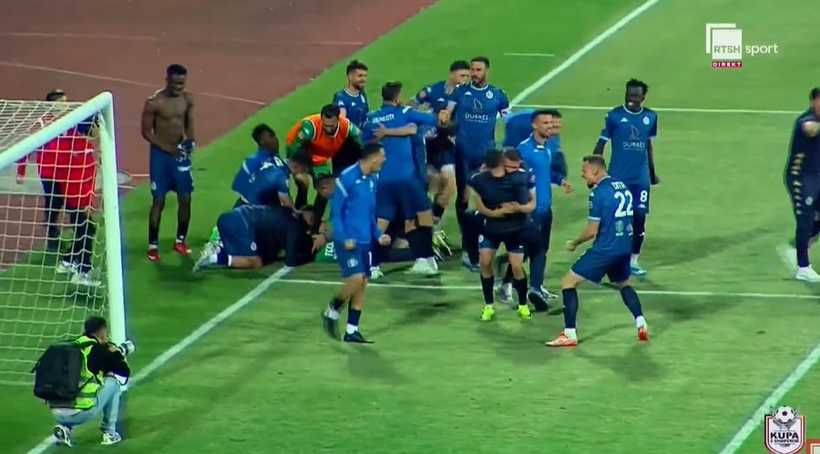 VIDEO/ Triumf dramatik pas “ruletës” së penalltive, Dinamo