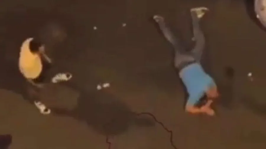 VIDEO/ Grushta dhe shishe kokës mes lojtarëve të Partizanit dhe
