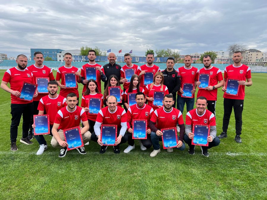 Mbyllet me sukses edicioni i parë i kursit UEFA C në Durrës,