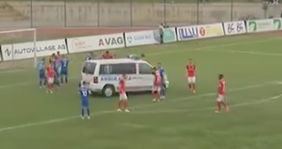 VIDEO/ Panik në ndeshjen e Superligës së Kosovës, sulmuesi