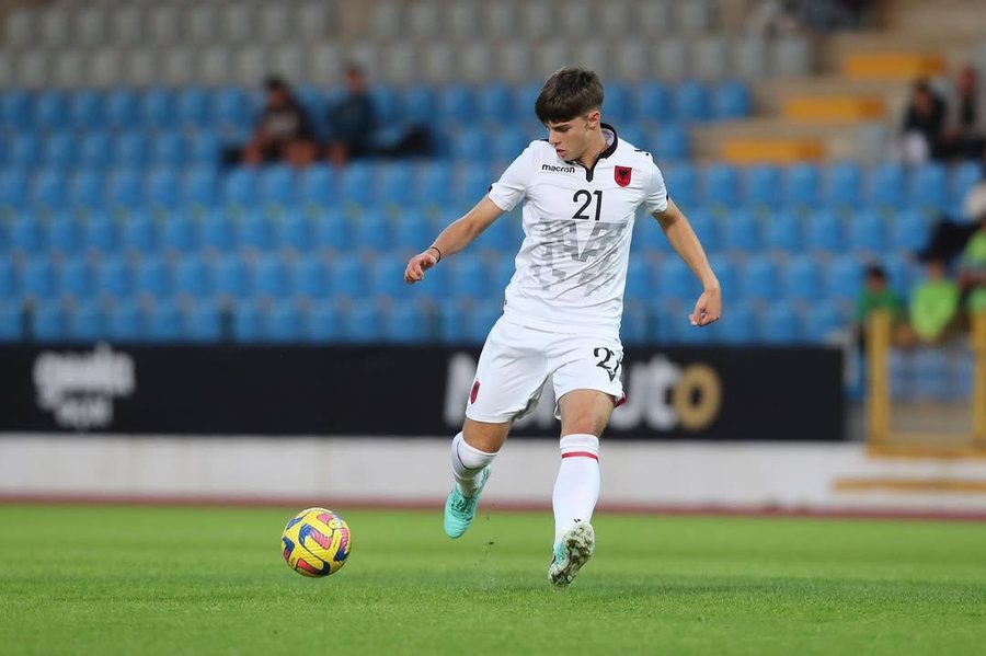 Mbrojtës i talentuar, një 17-vjeçar shqiptar në Serie B