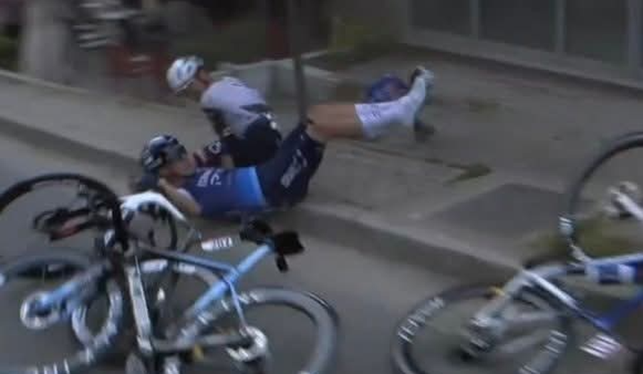 VIDEO/ “Giro d’Italia” nuk kalon pa incidente, përplasje