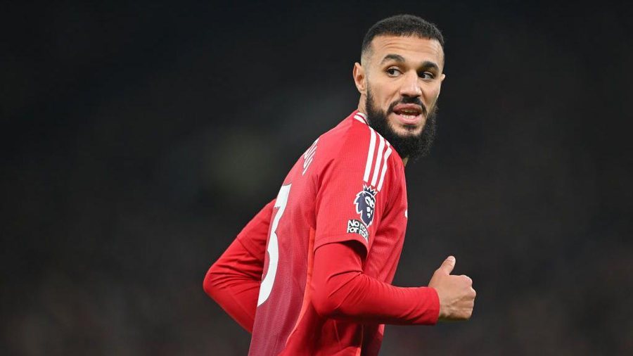 Mazraoui “skanon” problemin te Manchester United: Na mungon shpirti